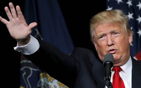 Republican U.S. presidential candidate Donald Trump speaks to supporters during a campaign event in Harrisburg, Pennsylvania, U.S., April 21, 2016. REUTERS/Carlos Barria